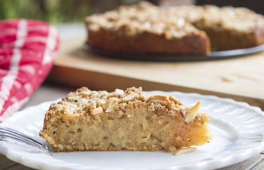 Bolo de Amêndoa com Pedaços de Maça